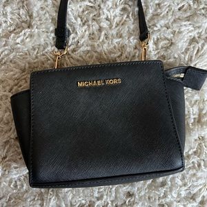 NWOT, Michael Kors small saffiano leather crossbody.